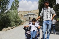 Başkale Belediyesi Doğuştan Engelli Gökhan İçin Yol Yaptı