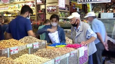 Eminönü'nde Kurban Bayramı Arifesinde Alışveriş Hareketliliği