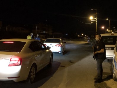 Polis Ekiplerinden Bayram Öncesi Gece Trafik Denetimi