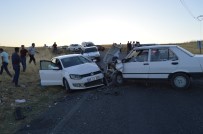 Adıyaman'da İki Otomobil Kafa Kafaya Çarpıştı Açıklaması 5 Yaralı