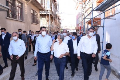 Bakan Kurum Akşehir'de İncelemelerde Bulundu