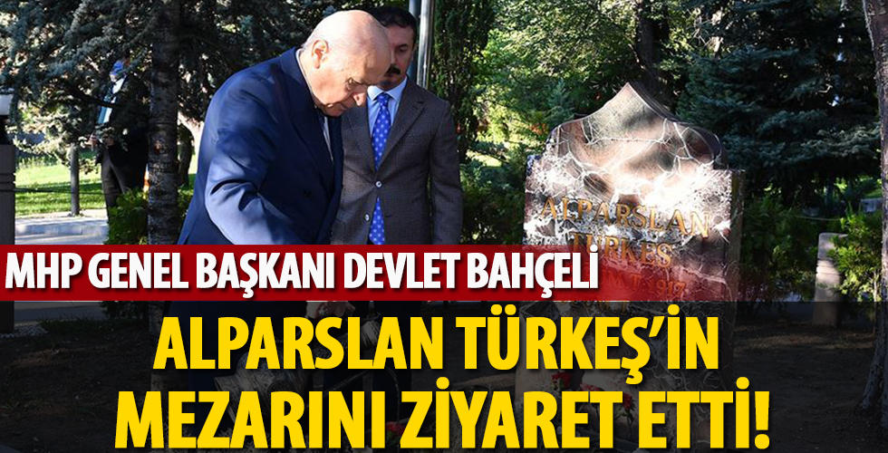 Devlet Bahçeli Alparslan Türkeş'in mezarını ziyaret etti