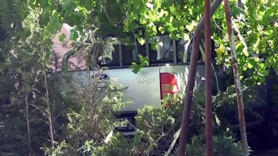 İzmir'de Kamyonet Evin Bahçesine Girdi Açıklaması 1 Ölü