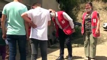Kastamonu'da Türk Kızılay Ekipleri Çocuklara Bayramlık Hediye Etti
