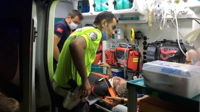 Kontrolden Çıkan Servis Aracı Yol Kenarına Uçtu Açıklaması 3 Yaralı