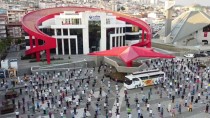 Samsun'da Adnan Menderes Demokrasi Meydanı'nda Bayram Namazı Kılındı