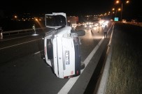 TEM'de Otobüsle Çarpışan Pikap Devrildi Açıklaması 5 Yaralı