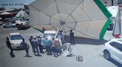 Antalya'da Hortum Toptancı Halinde Ortalığı Birbirine Kattı