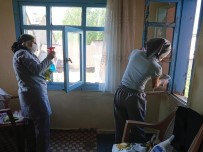İmranlı'da 'Evlere Şenlik' Projesi İle Evler Temizleniyor