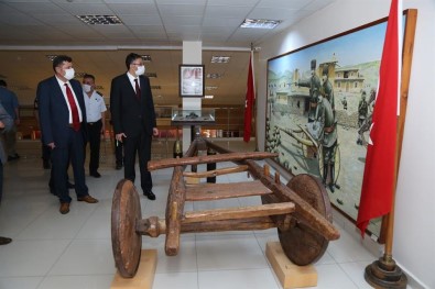 Vali Ali Çelik, Dumlupınar Kurtuluş Savaşı Müzesi'ni Ziyaret Etti