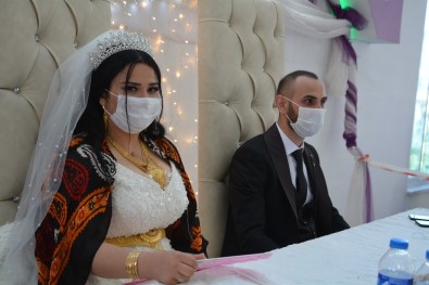 Hakkari'de Sosyal Mesafeli İlk Aşiret Düğünü