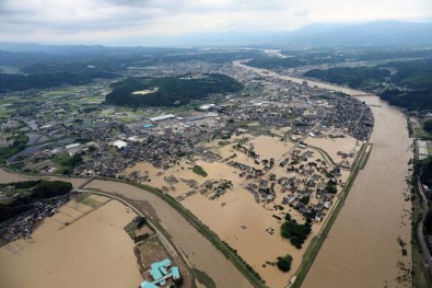Japonya'daki Sel Felaketinde 16 Kişi Hayatını Kaybetti, 13 Kişi Kayıp