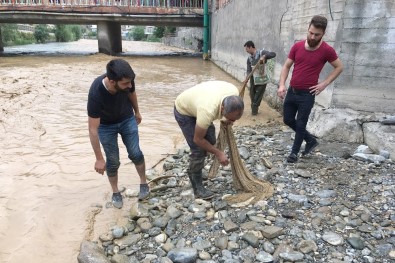 Van-Çatak Kara Yolu Selden Dolayı Kapandı