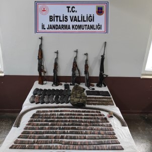 Bitlis'te Çok Sayıda Silah Ve Mühimmat Ele Geçirildi