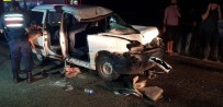 Denizli'de Hafif Ticari Araç İle Traktör Çarpıştı Açıklaması 5 Yaralı Haberi