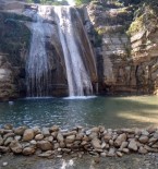 Doğa Harikası Şelalenin Çevresinden 150 Kilo Çöp Toplandı