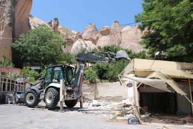Kapadokya'da 4 Kaçak Yapı Yıkıldı