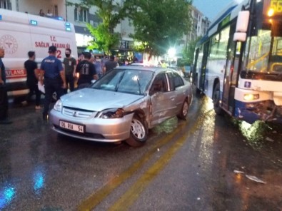 Başkent'te EGO Otobüsü Otomobile Çarptı Açıklaması 2 Yaralı