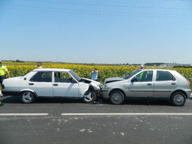 Lüleburgaz'da İki Otomobil Çarpıştı Açıklaması 3 Yaralı
