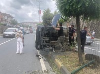 Kavşağa Kontrolsüz Giren Otomobil Devrildi