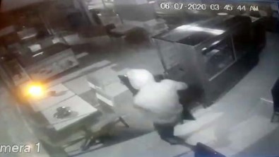 (Özel) Kağıt Toplayıcı Rolüne Giren Hırsızlar Esnafı Canından Bezdirdi
