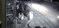 Bursa'da 15 Lira Çalıp Kaçan Maskeli Hırsızlar Kameraya Takıldı
