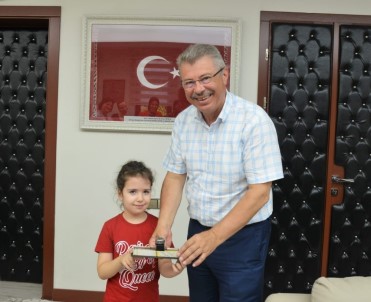 Dr. Sadık Ahmet'in Eşinden Başkan Akay'a Ziyaret