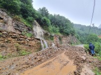 Giresun'da Etkili Olan Sağanak Yağış Nedeniyle Karayollarında Heyelan Meydana Geldi Haberi