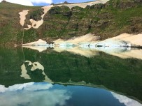 Kar Suları İle Beslenen Göl, Kartpostallık Görüntüler Oluşturdu Haberi