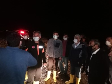 Kırşehir'de, Ani Bastıran Dolu Ve Sağanak Nedeniyle Sel Oluştu
