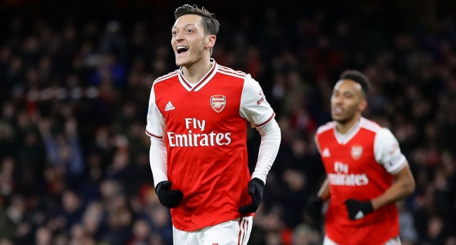 Arsenal’den Mesut’a şok hareket!