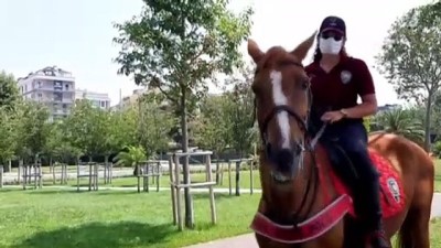 Atlı Polisler Kadıköy Sahilinde Denetim Yaptı