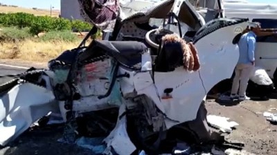 Şanlıurfa'da Minibüsle Kamyonet Çarpıştı Açıklaması 15 Yaralı