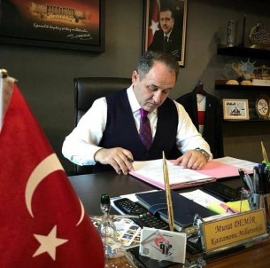 Cenaze Töreninde İYİ Partili İlçe Başkanı, Eski Milletvekili Demir'in Üzerine Yürüdü