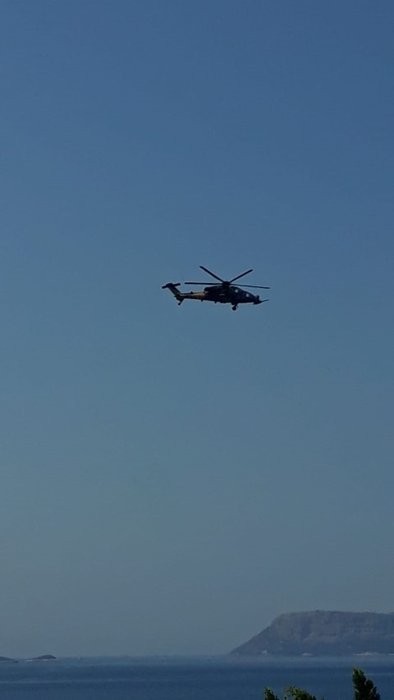 Akdeniz'de sular ısınıyor! Türk Taarruz helikopterleri Yunan adasının karşısında!