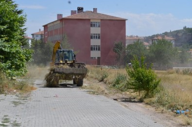 Bünyan'da Temizlik Apartman Bahçelerinde Devam Ediyor