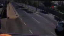 (Özel) Sancaktepe'de Motosiklet İle Kamyonetin Çarpışma Anı Güvenlik Kamerasında Haberi