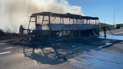 Seyir Halindeki Otobüs Alev Alev Yandı, 19 Yolcu Son Anda Kurtuldu