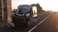 Tır Ve Minibüsün Karıştığı Kazada 11 Kişi Yaralandı