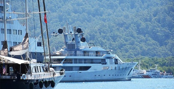 Milyondolarlık megalüks yat Marmaris'e demir attı!