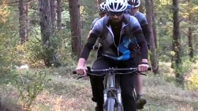 Bisikletleriyle Ilgaz Dağı'nın Zirvesine Ulaştılar