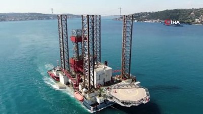 Dev Petrol Platformu 'GSP Saturn' İstanbul Boğazı'nda İlerliyor