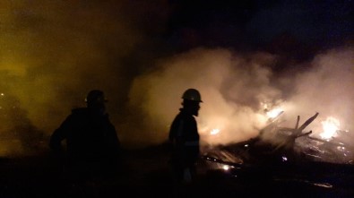 Keresteciler Sitesinde Yangın Açıklaması 2 Atölye Ve 1 Traktör Yandı