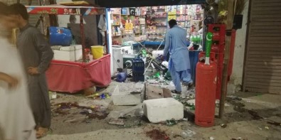 Pakistan'da Dükkana Bombalı Saldırı Açıklaması 1 Çocuk Öldü