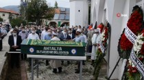 Zonguldak Valisi Tutulmaz'ın Babasının Cenazesi Antalya'da Toprağa Verildi