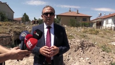Kırşehir'de Su Kaçağı İçin Kazı Yapılan Alanda Mağara Bulundu