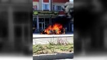 Sivas'ta Park Halindeki Otomobil Yandı Haberi