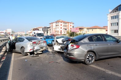 Yalova'da Zincirleme Trafik Kazası Açıklaması 4 Yaralı