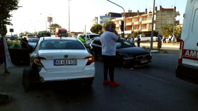 Aydın'da Zincirleme Trafik Kazasında 8 Kişi Yaralandı