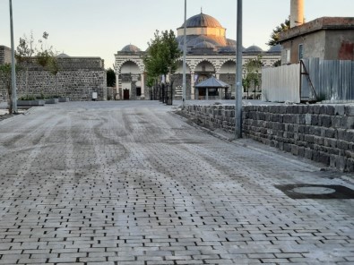 Diyarbakır'da Tarihi Camilerin Çevresi Yenileniyor